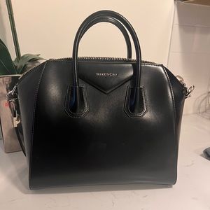Givenchy Medium Antigona bag in smooth black box leather includes dust bag !